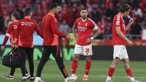 Jogadores do Benfica não esconderam a desilusão depois do empate frente ao Arouca (2-2)