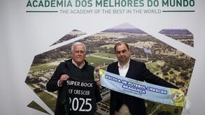 Paulo Gomes (Diretor geral da Academia) posa com Francisco Rodrigues (Presidente do 'Crescer')