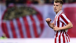 Costinha sagra-se campeão pelo Olympiacos: «Os portugueses são acarinhados aqui»