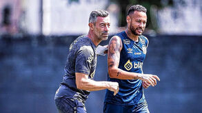 Neymar deixa mensagem a Pedro Caixinha após despedimento do treinador