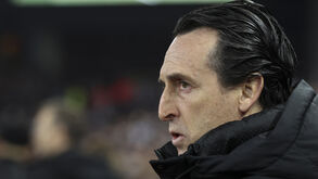 Unai Emery divide chances com Nottingham Forest