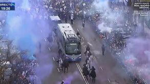 Grande euforia no momento da chegada do autocarro do Real Madrid ao Santiago Bernabéu