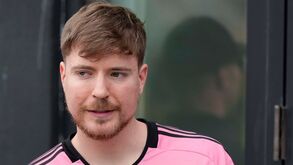 Uma caixa de chocolates em vez de vale de 10 mil dólares: Mr. Beast deixa fãs revoltados