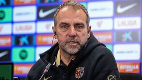 Flick atira-se à LaLiga: «Gostava de encontrar o tipo que organiza os horários porque isto é uma brincadeira»