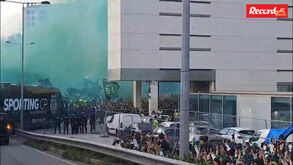 Loucura em Alvalade para receber autocarro do Sporting