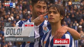 Rodrigo Mora bisou diante do Famalicão em mais uma jogada brilhante