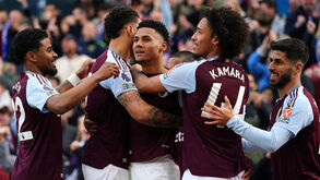 Newcastle derrotado pelo Aston Villa e falha aproximação ao segundo lugar