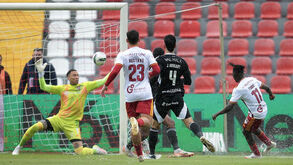 Raio afetou sistema elétrico e árbitro do AVS-Gil Vicente ficou sem som