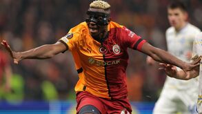 Imprensa turca garante que Manchester United já tem acordo com Victor Osimhen