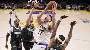 Timberwolves surpreendem Lakers apesar da estreia histórica de Doncic