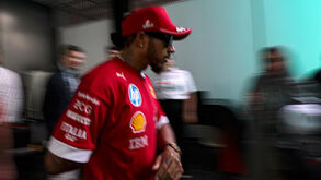 Lewis Hamilton arrasado em Espanha: «Se era para vender bonés, contratava-se a Jennifer Lopez»
