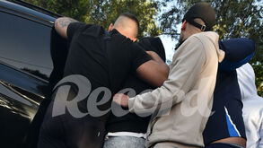 Episódio da noitada termina com espera dos Super Dragões aos jogadores do FC Porto no Olival: veja as imagens