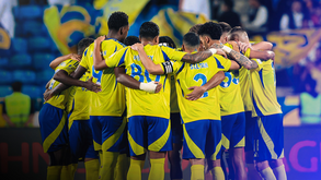 Jogadores do Al Nassr celebram a vitória sobre o Damac