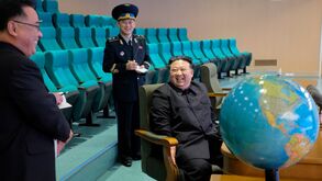 Jogos de 60 minutos e muita censura: assim se vê futebol inglês na Coreia do Norte