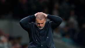 Sucessor de Nuno Espírito Santo na porta de saída menos de um mês depois da chegada ao Nottingham