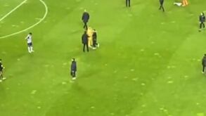 O cumprimento frio entre Sérgio Conceição e Inzaghi no final do FC Porto-Inter Milão