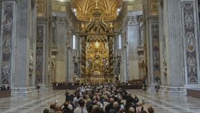 Quase 50 mil pessoas já prestaram homenagem ao Papa desde quarta-feira