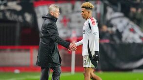O treinador Ole Gunnar Solskjaer com Gedson Fernandes