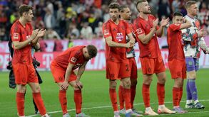 Bayern coloca Bryan Zaragoza e Sacha Boey na porta de saída