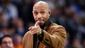 Henry critica Arteta: «Riem-se do United mas jogou 5 finais em 5 anos... O Arsenal não chegou a nenhuma»
