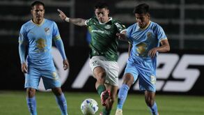 O Palmeiras em ação frente ao Bolívar, em La Paz, na Bolívia