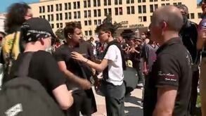 Murros e empurrões: confrontos entre manifestantes no Martim Moniz  