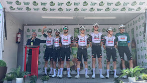 UAE Emirates antes do arranque da etapa