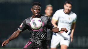 Roger volta a jogar quase oito semanas depois