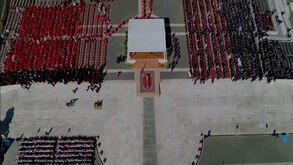 Imagens impressionantes mostram caixão do Papa Francisco a chegar à Praça de S. Pedro para o último adeus 