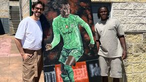 Quenda surpreendido com presente antes da partida do Sporting para estágio