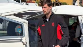 Milan de Sérgio Conceição chega a Veneza de barco 