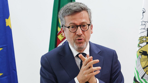 Apagão: Carlos Moedas admite que situação não estará normalizada na terça-feira