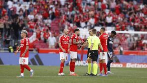 Do tempo de compensação no Benfica-AVS ao penálti de Cláudio Ramos no Estrela-FC Porto: Iturralde analisa casos da jornada