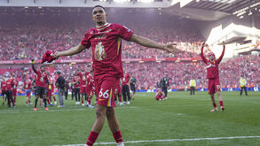 Ingleses revelam conversa privada entre Alexander-Arnold e dono do Liverpool após conquista da Premier League