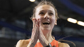 Femke Bol estreia-se nos 800 metros com vitória e recorde da Holanda