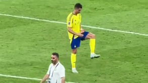 Cristiano Ronaldo incrédulo com lance que desperdiçou nos instantes finais do Al Nassr-Kawasaki Frontale