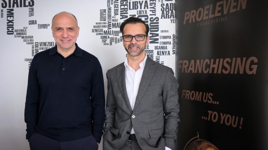 Carlos Gonçalves, à esquerda, fundador da ProEleven com o irmão Vítor Gonçalves, mentor do 'ProEleven Franchising'
