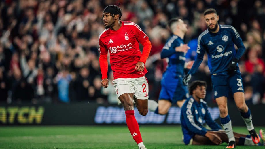 Anthony Elanga (Nottingham) celebra golo frente ao Manchester United