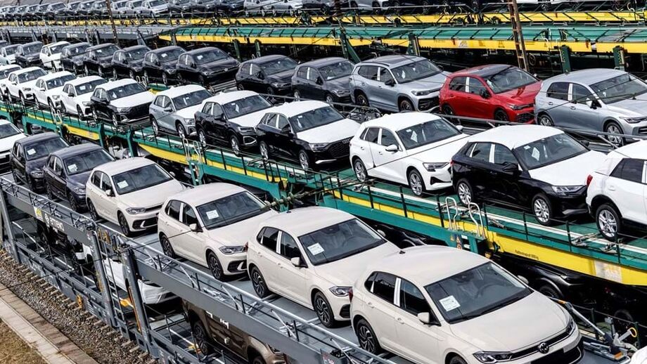 Multa da União Europeia vai afetar 15 fabricantes de automóveis que variam entre a BMW e a Volkswagen europeias, e a Hyundai e a Suzuki asiáticas