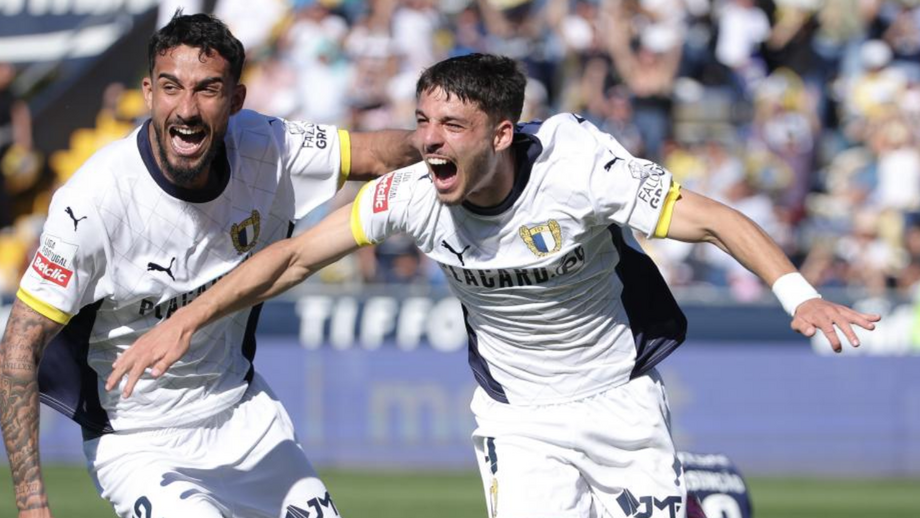 Jogadores do Famalicão comemoram o golo