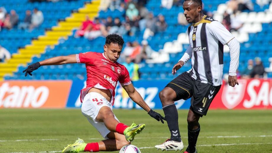 Daniel Borges em ação pelo Santa Clara