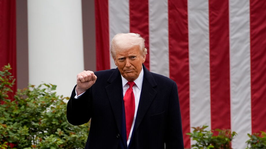 Donald Trump no momento em que anunciou as novas tarifas