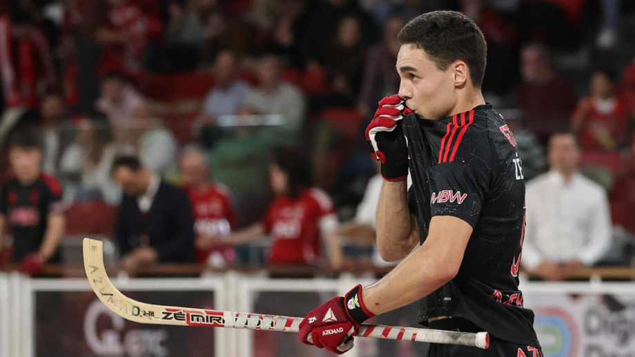 Zé Miranda festeja mais um golo frente a Reus