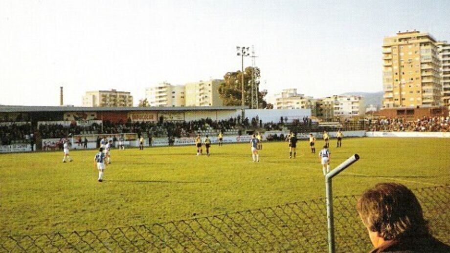 O Estádio Adelino Ribeiro Novo ainda em funções