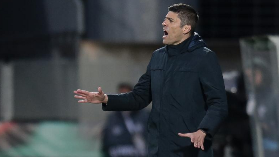 Francisco Neto gesticula durante o Portugal-Espanha, a contar para a Liga das Nações feminina