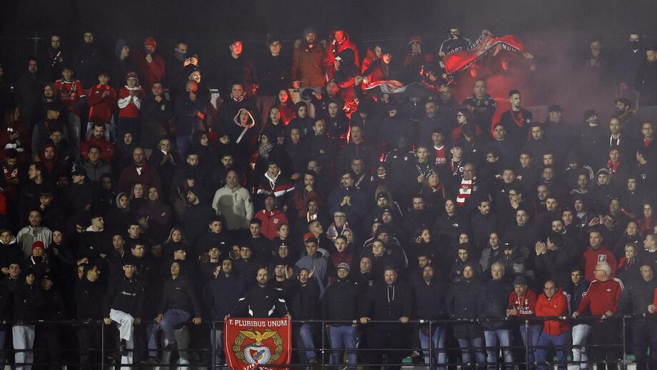Adeptos do Benfica no Estádio José Gomes