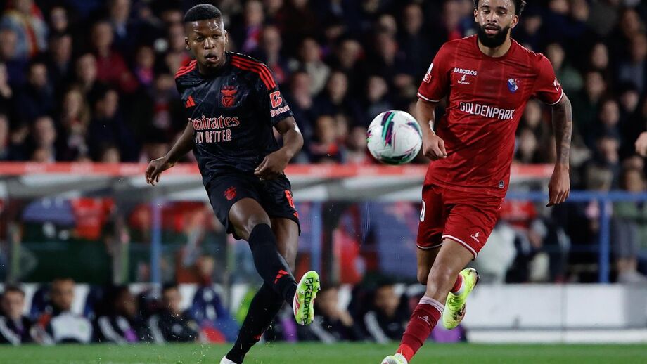 Florentino Luís em ação no jogo com o Gil Vicente