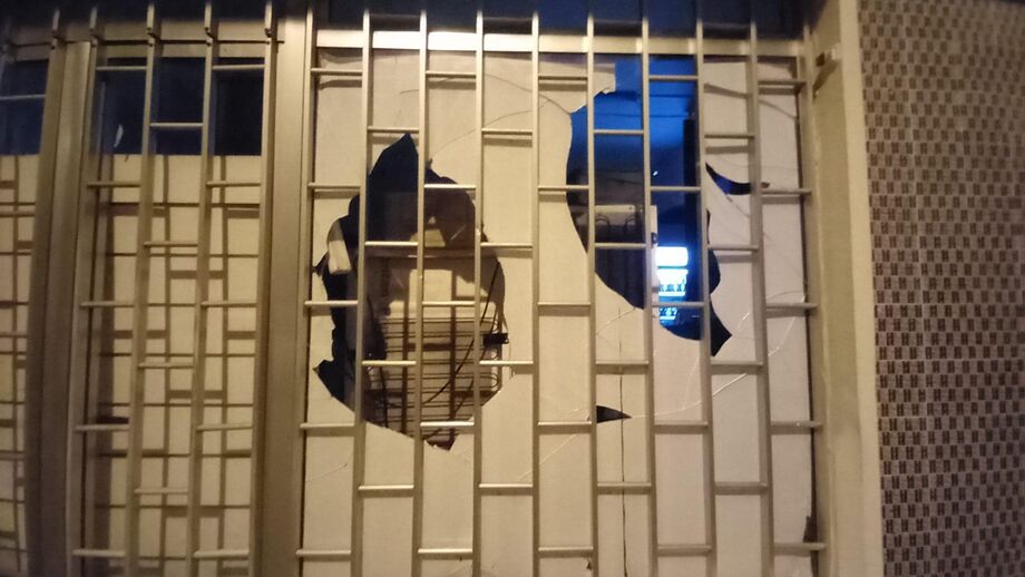 Vidros partidos na casa do Benfica