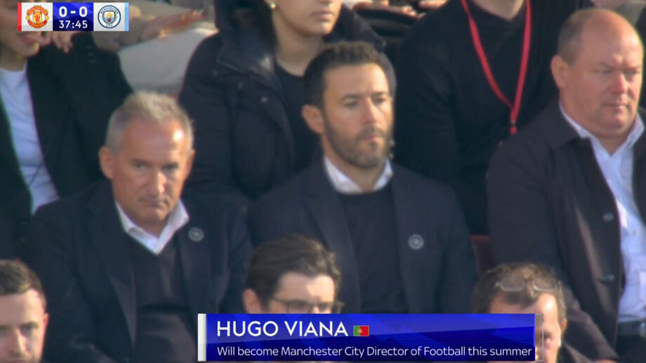 Hugo Viana ao lado de Txiki Begiristain no dérbi de Manchester 