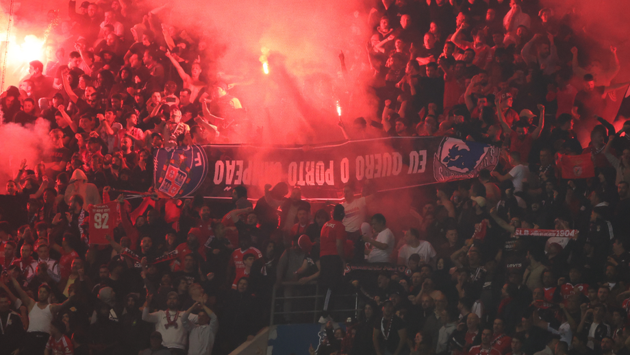 Durante a primeira parte do clássico no Estádio do Dragão